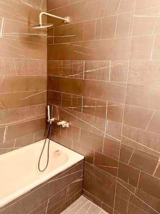 Large 3 Bed 3 Bathrooms Penthouse With Terrace And City Views In 런던 외부 사진